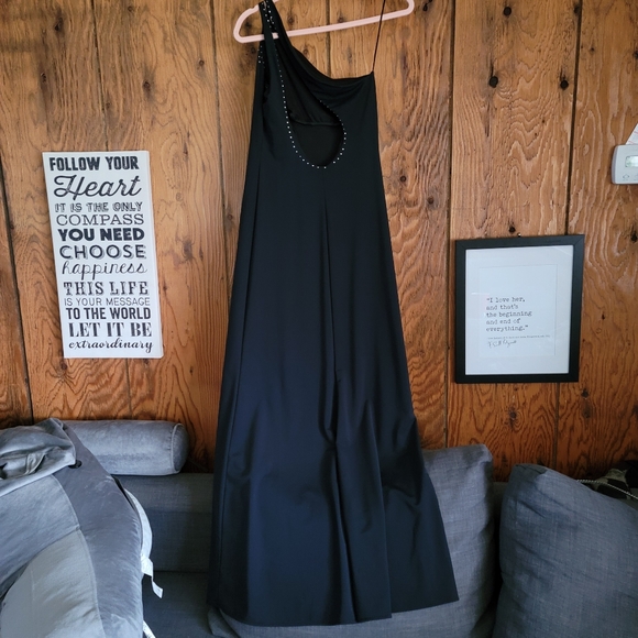 Formal Dress! Black, one shoulder, Dave & Johnny dress, size 5/6 - Picture 2 of 4
